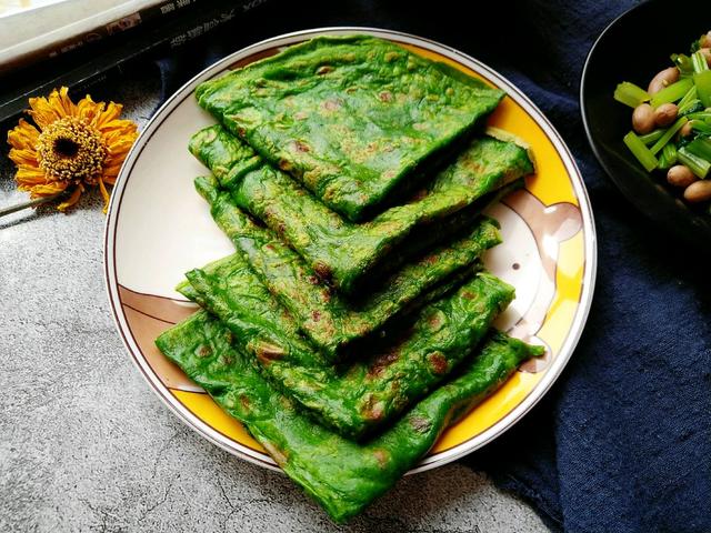 菠菜鸡蛋饼的简单做法，菠菜鸡蛋饼的简单做法窍门（菠菜和鸡蛋摊成饼）