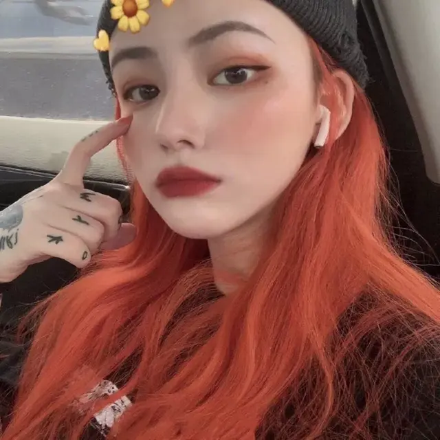 念七 精致女生染发社会酷头像微信，念七 精致女生染发社会酷头像（各种发色的小姐姐头像）