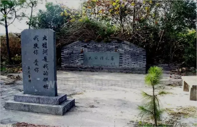 大堰河是人还是河，大堰河是一个人还是一条河（大堰河——我的保姆）