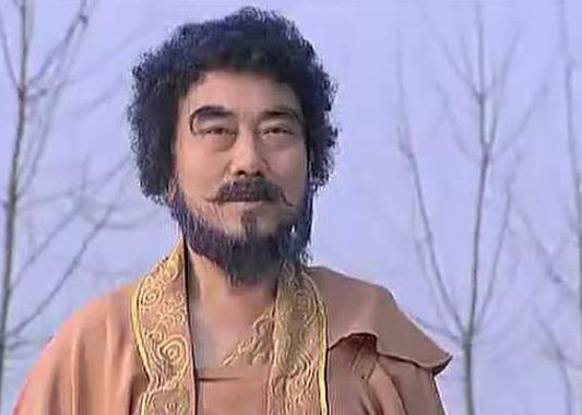 修成了人形,号称世间第一孔雀,殷商驻三山关的总兵,后调往镇守金鸡岭