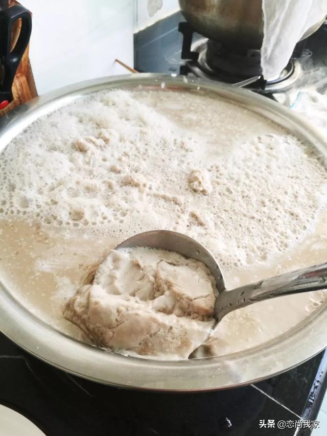 做豆腐的石膏粉有毒吗，豆腐放石膏粉吗（亲朋好友吃了都会夸赞你）