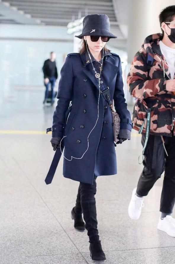 藏青色是什么颜色，藏青色短袖配什么颜色裤子（让你轻松当个时尚博主）