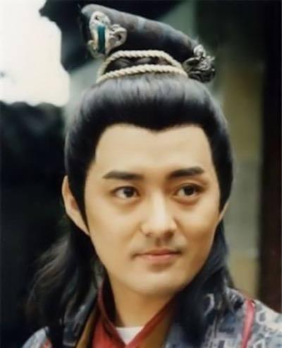 曾是杨紫琼接班人，如今直播翻跟头唱歌，52岁杨丽菁仍单身