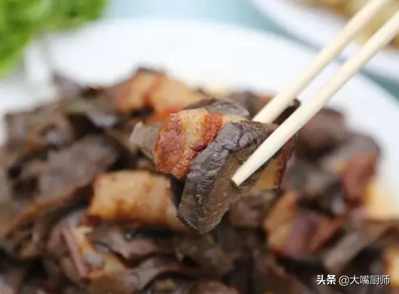 茄子干怎么晒，茄子干怎么晒好吃（夏天买点茄子晒干）