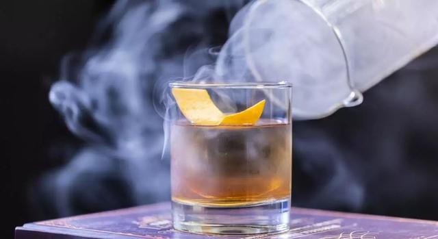 橘子皮的功效与作用及食用方法有哪些，橘子皮酵素的功效与作用（还控压、降血脂）