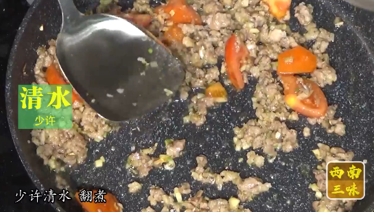 三角豆腐怎么做，豆腐原来切成三角形与西红柿这样一起煮