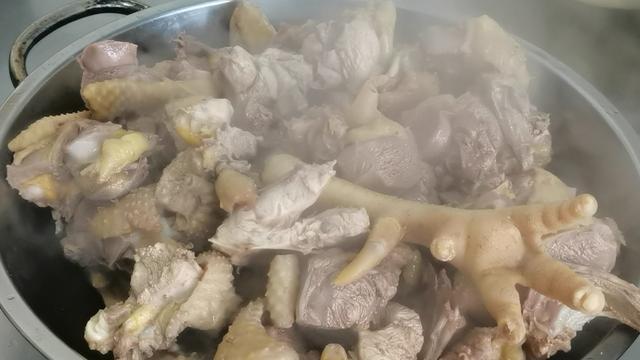 土公鸡怎么做好吃，营养解馋土鸡挑选有技巧