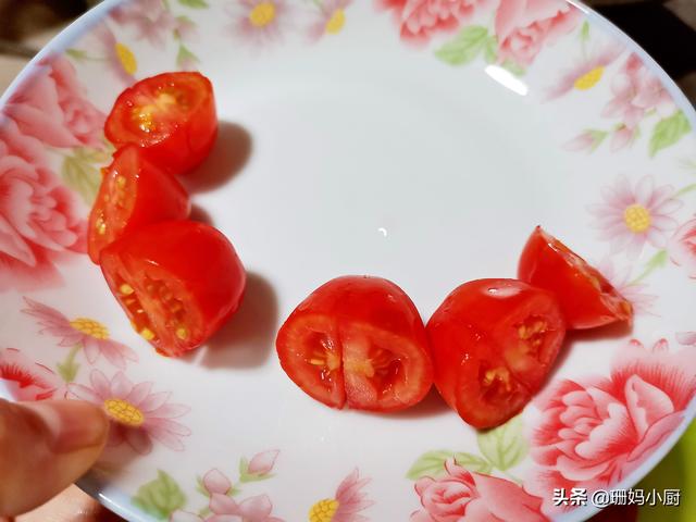 番茄夹乌梅叫什么，番茄夹乌梅用的是什么乌梅（乌梅与小番茄夹在一起吃）