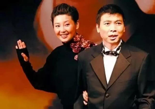 徐帆是怎么认识冯小刚的，为何嫁给了二婚的冯小刚