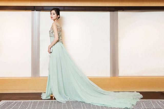 古力娜扎全名，古力娜扎传奇（新疆女明星的全名）