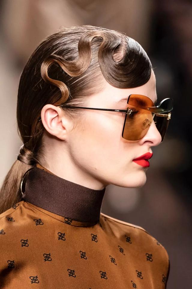 yoke当网名是什么意思，Yoke(束缚)微信昵称（2019年时尚圈上演了一出“老友记”来看看谁回归了）