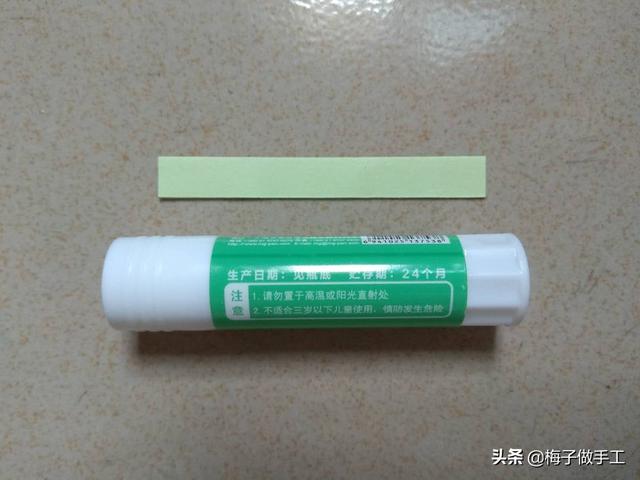 纸扇的折法，纸扇的折法(简单实用)（童年玩具纸扇子怎么折）
