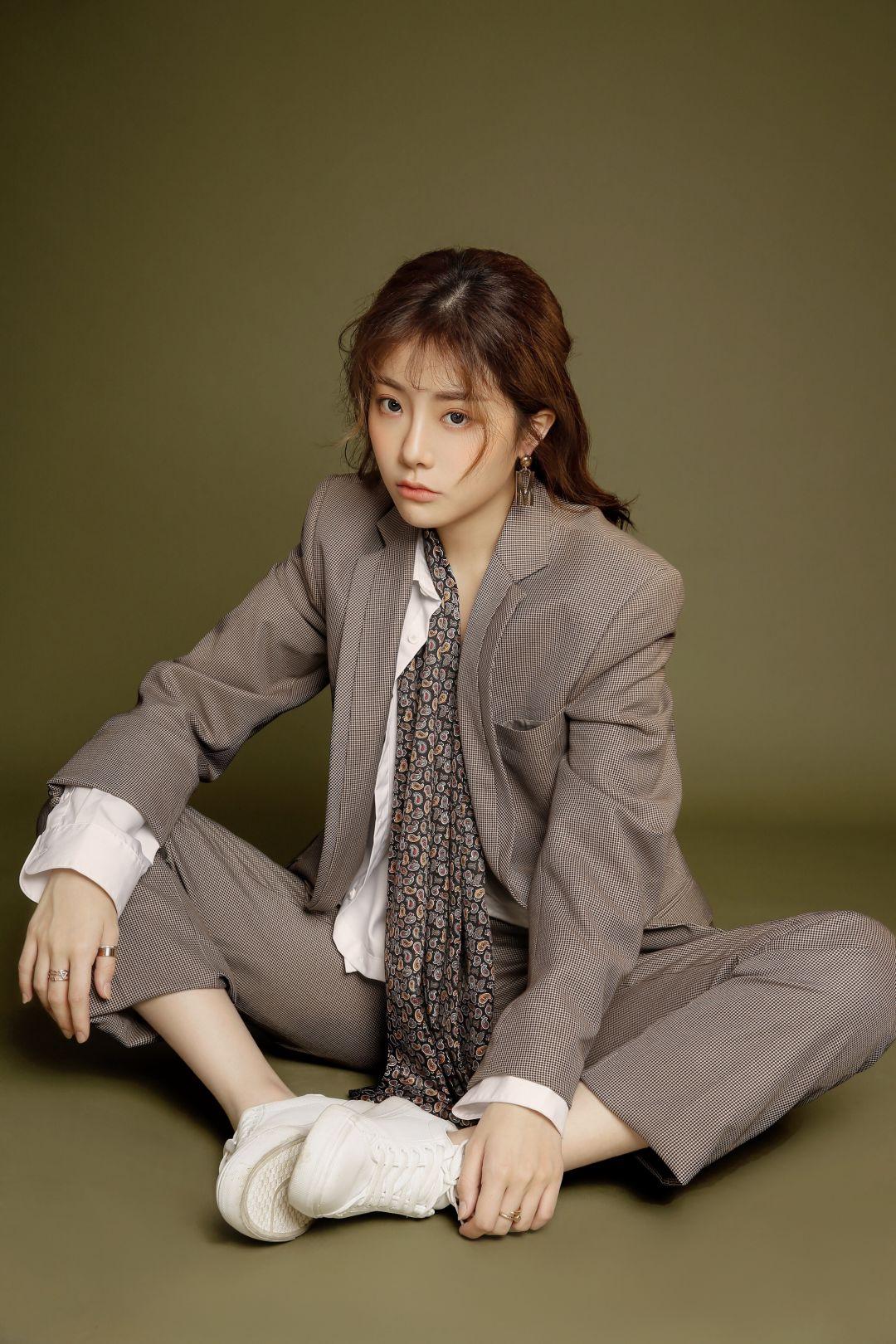 1997年5月26日,喻言一个有颜值又是实力派的女歌手-星座-荣耀易学