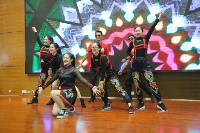 二中闹鬼事件监控，平舆六中优秀教师（本周发生在校园里的“灵异事件”）