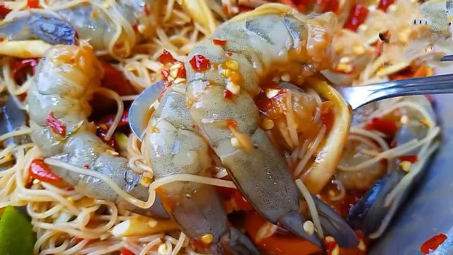 生的芒果怎么吃，芒果是怎样变黄的（切成丝凉拌生虾）