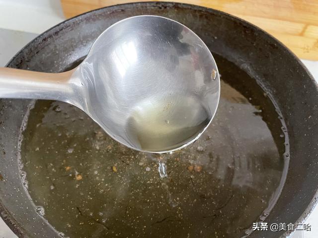 家里煎炸废油怎么处理，油炸剩下的油如何处理（教你废油变清油、调味油）