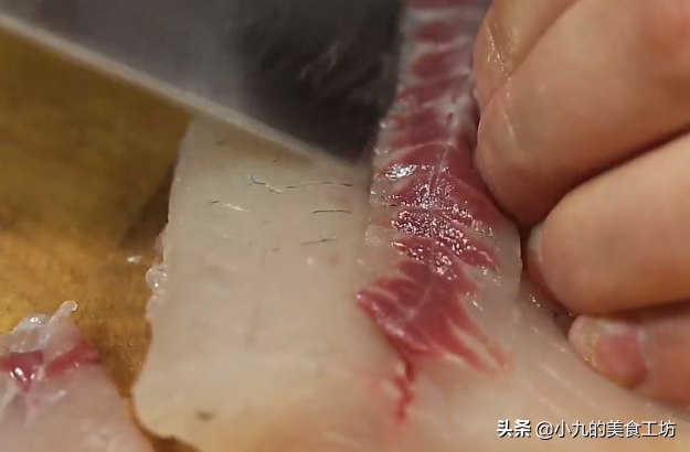 买来的鱼丸怎么做好吃，做鱼丸好吃的窍门（5块钱在家做一锅）