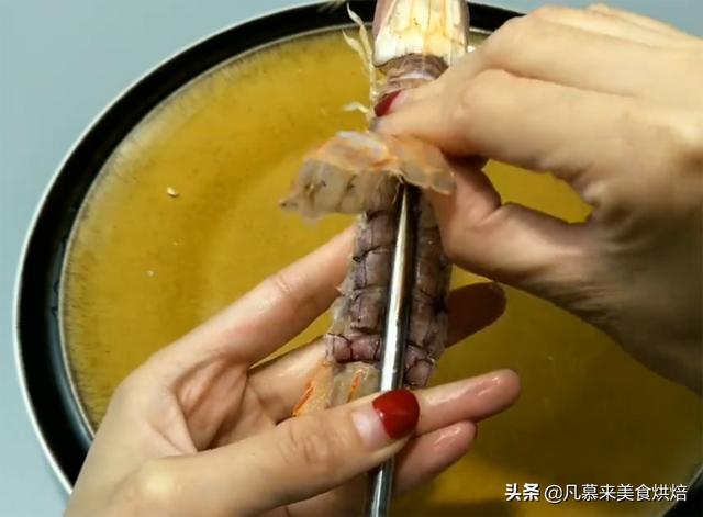 皮皮虾怎么剥皮，皮皮虾怎么剥（皮皮虾好吃不好剥）