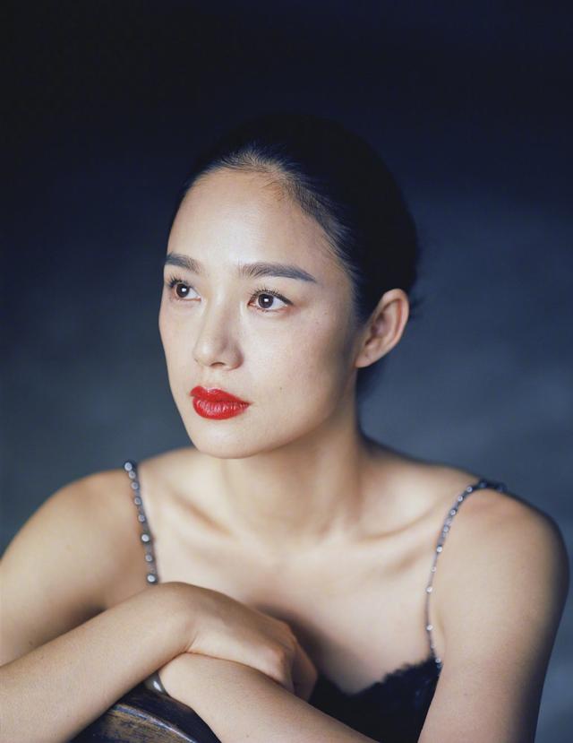 姜文老婆周韵个人资料，姜文老婆周韵生活照片（姜文妻子周韵气质绝了）