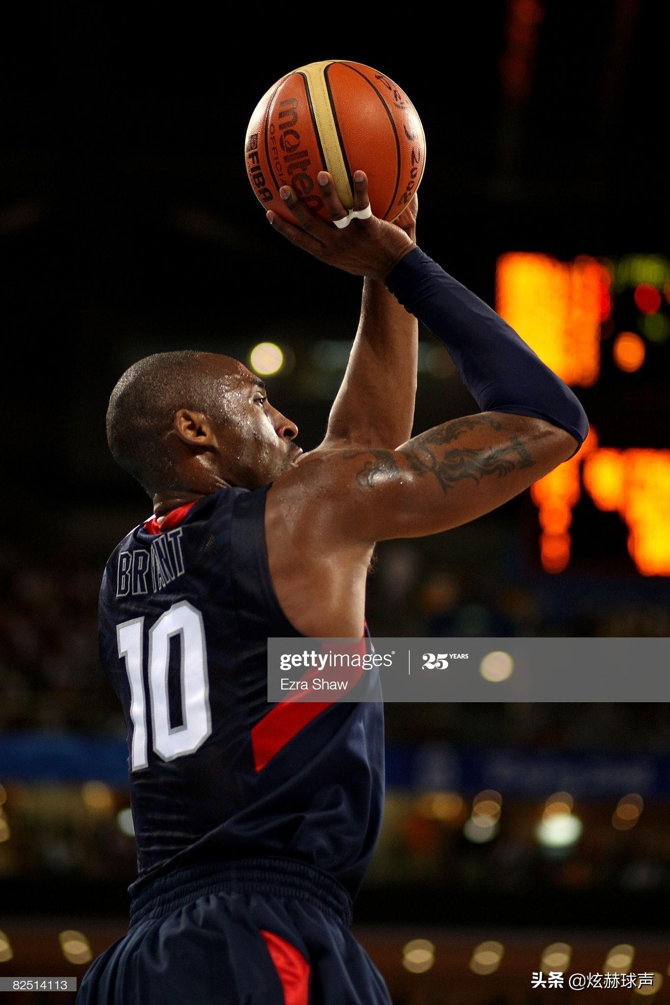 将身高七尺的加索尔兄弟同时囤于内线以防止梦八队几位后场球员对篮筐