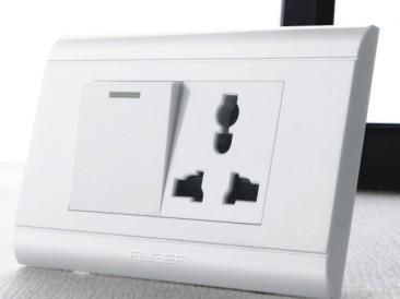 插座松了怎么办，五孔插座松了怎么办（自己固定省了找师傅）