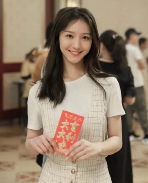 湖南卫视刘露近况，向民警叫嚣“你完了”