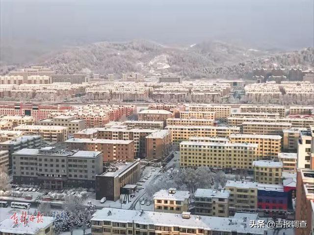 白雪却嫌春色晚，白雪却嫌春色晚下一句是什么（白雪却嫌春色晚,下一句是什么）