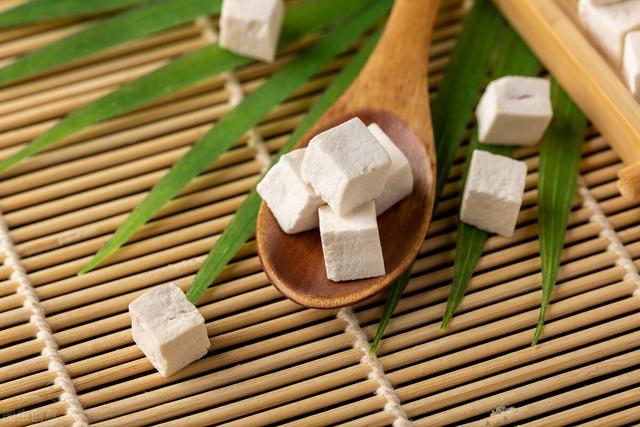 茯苓如何食用，土茯苓配什么能祛湿（能祛湿的不止有红豆薏米）