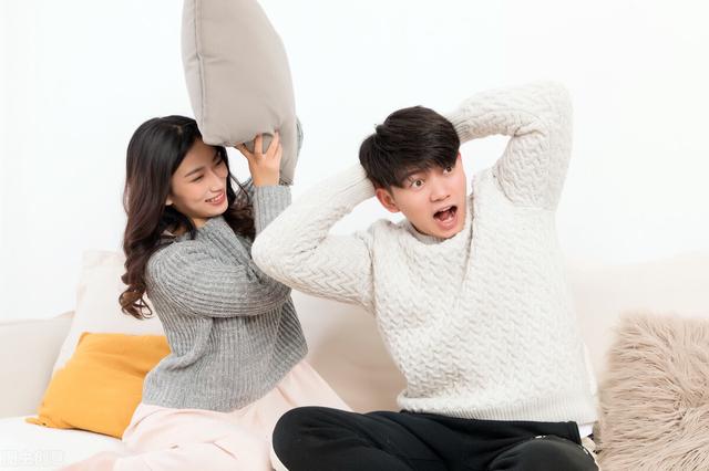 女朋友情绪低落怎么哄，女朋友心情低落怎么安慰（女朋友心情不好怎么办）