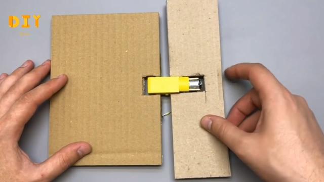 diy手机支架，如何DIY手机支架（用来制作CD机形状的手机支架）