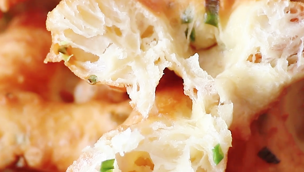 图片[7]-【葱花小油饼】做法步骤图 3分钟出锅 比油条香-起舞食谱网