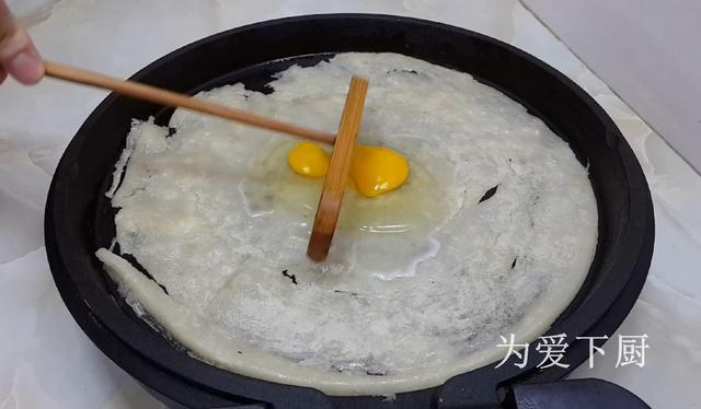 家常蛋饼的做法，家常鸡蛋饼的做法（家庭鸡蛋饼简单做法）