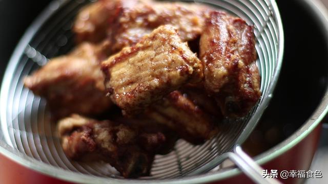 番茄酱酸甜排骨的做法，酸甜排骨用什么番茄酱（教你在家做茄汁排骨）