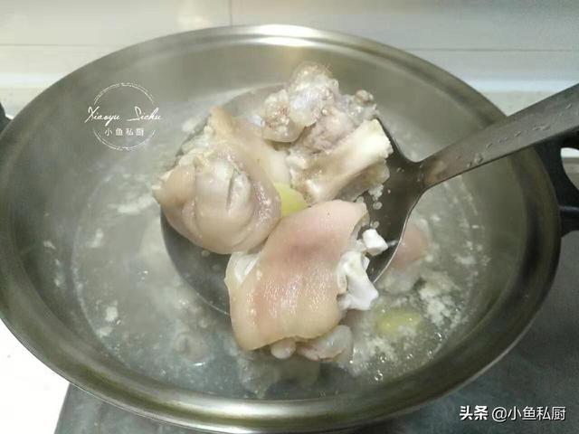 电饭煲焖猪脚做法，电饭煲焖猪脚怎么做（一口电饭锅就能搞定）