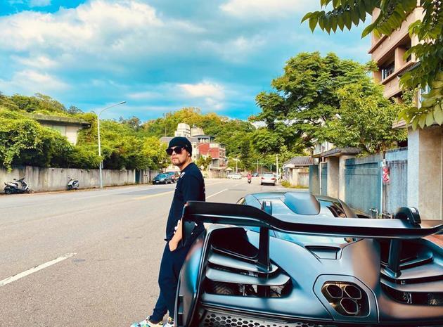 歌词里有低八度的rap，top的《why》里面在CAP唱低音rap的时候有一个人在假声高八度唱一样的词（周杰伦新歌《Mojito》到底有什么魅力）