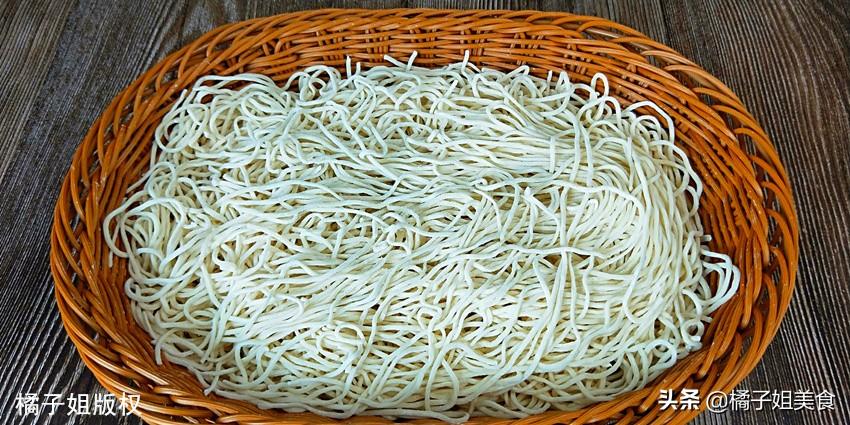 【蔥油面】做法步驟圖 香味濃郁 大人孩子都愛吃-起舞食譜網