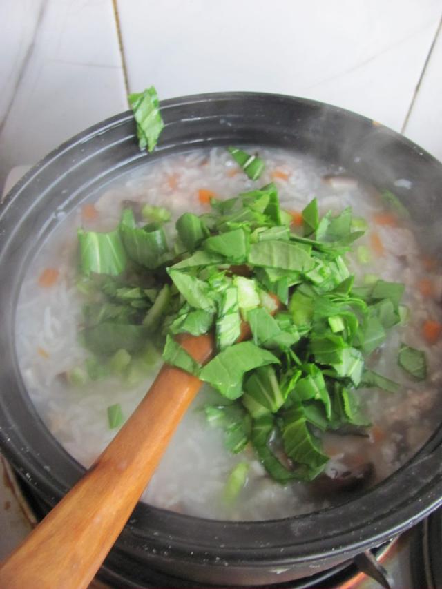 瘦肉粥怎么做好吃又营养丰富，瘦肉粥怎么做好吃又开胃（蔬菜瘦肉粥这样做简单、营养又暖胃）