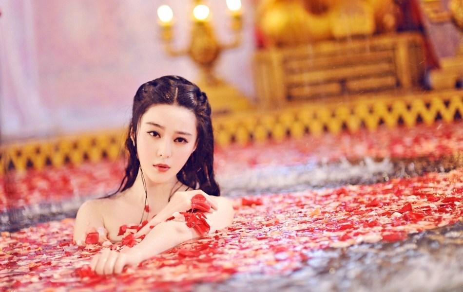 出水芙蓉,影视剧中古色古香的美人出浴图,你觉得谁最让人惊艳?