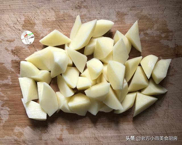 红烧牛肉炖土豆，红烧土豆牛肉的家常做法（这肉再贵也要买）