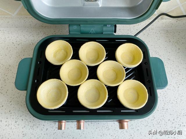 蛋挞菠萝酥制作方法，蛋挞皮菠萝包的做法（香酥掉渣的菠萝酥）