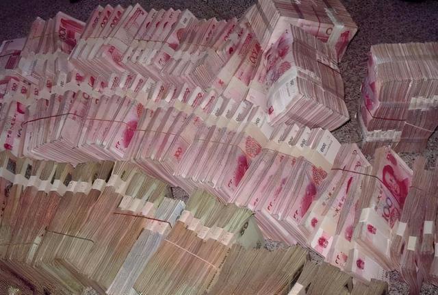 四百万存银行一年多少利息,400万存银行一年利息多少(如何投资每个月