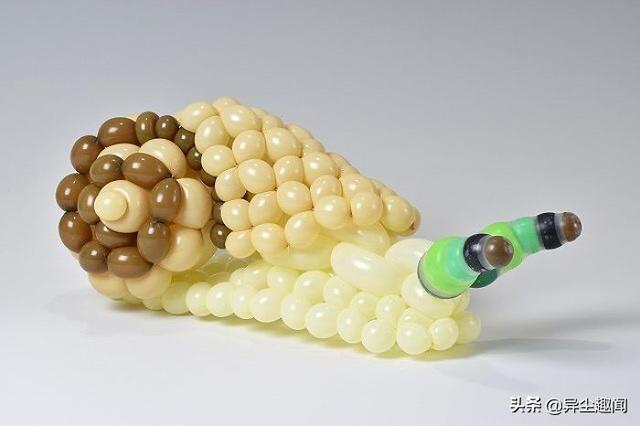 用气球做小动物教程，教你用气球做小狗的方法（日本艺术家用气球制作了令人难以置信的动物模型）