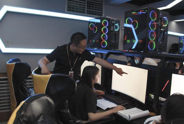 内蒙古师范大学2022招生简章，内蒙古师范大学2022年高考招生简章（呼和浩特市困境家庭孩子高婷考上了内蒙古师范大学公费定向师范生）