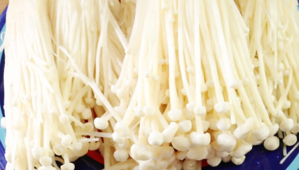 圖片[2]-【茄汁金針菇】做法步驟圖 一大盤不夠吃 營養又解饞-起舞食譜網