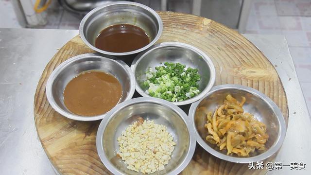 热干面怎么吃，速食热干面怎么吃（详细教程和配料都告诉你）