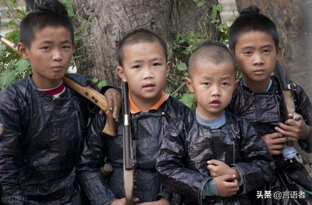 苗族的历史分布语言文字，苗族语言文字简介（苗族在国内一共有多少个分支）