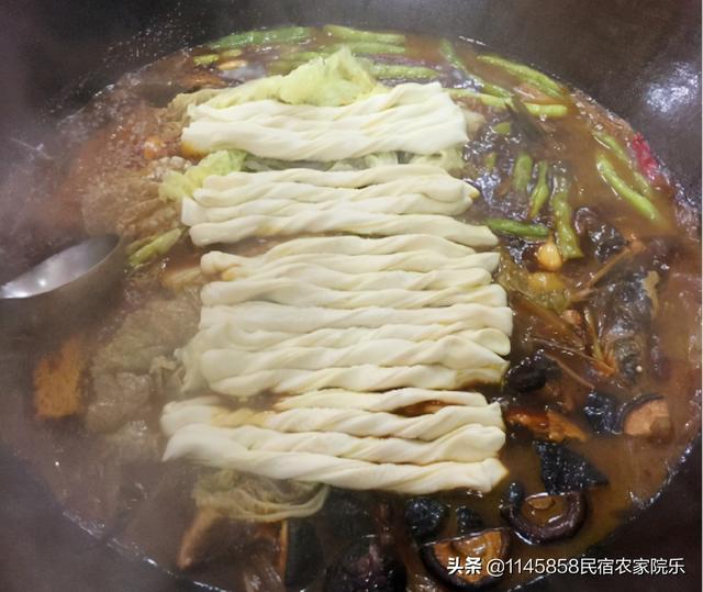 农家炖鱼，东北炖鱼的家常做法（蓟县增塬传统农家铁锅炖鱼）