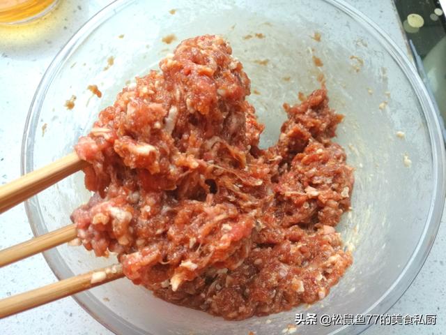 羊肉饺子怎么做，怎样调制羊肉饺子馅（一口一个抱团儿又爆汁儿）