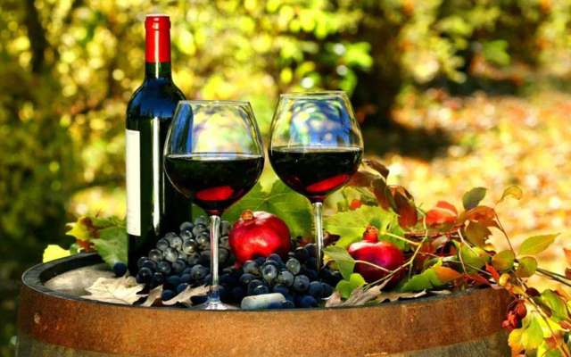 葡萄酒的制作方法图，怎么做葡萄酒（自酿“葡萄酒”是加白糖还是酒曲）