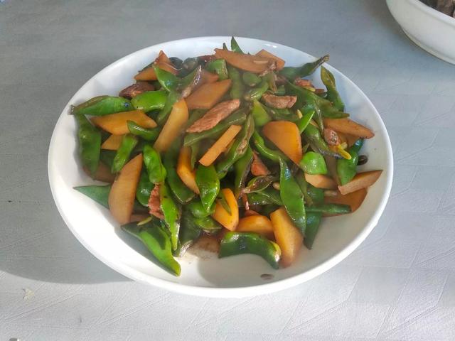 今日黄豆价格多少钱一吨，今日油价：国际原油又涨（农村老话“白露谷）